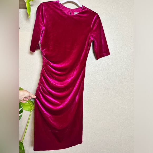 SOLD -  Vince Camuto magenta velvet bodycon dress Sz 6 - Picture 1 of 6